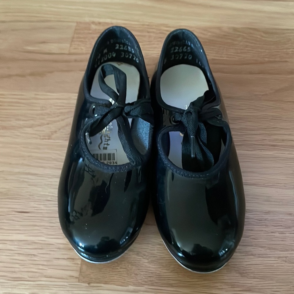 Almost new. Size 10 girls tap dancing shoes.